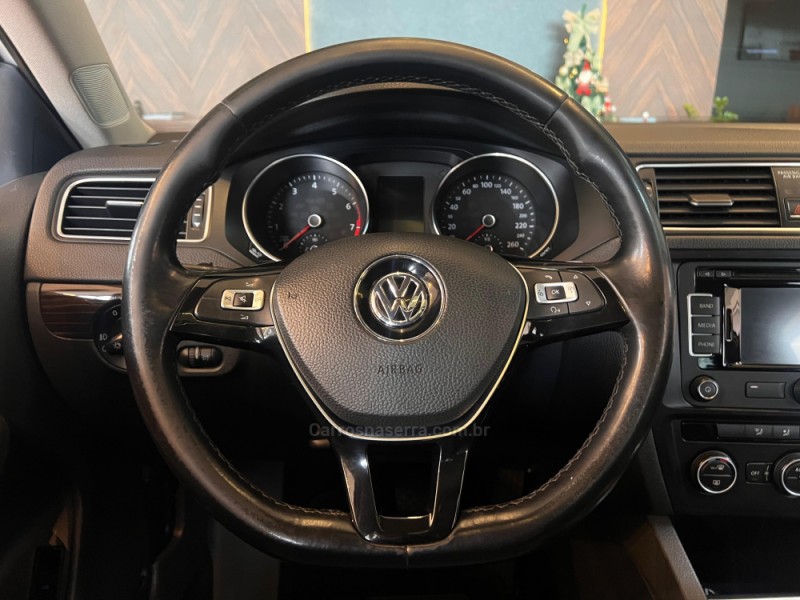 JETTA 2.0 COMFORTLINE FLEX 4P TIPTRONIC - 2015 - CAMPO BOM