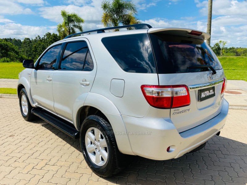 HILUX SW4 3.0 SRV 4X4 7 LUGARES 16V TURBO INTERCOOLER DIESEL 4P AUTOMÁTICO - 2009 - DOIS IRMãOS