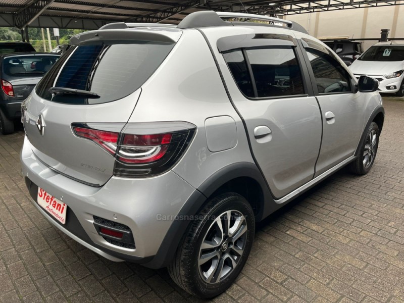 SANDERO 1.6 STEPWAY ICONIC X-TRONIC 16V FLEX 4P AUTOMÁTICO - 2021 - FELIZ