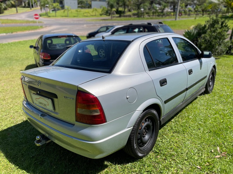 ASTRA 1.8 MPFI GL SEDAN 8V GASOLINA 4P MANUAL - 2001 - BOM PRINCíPIO