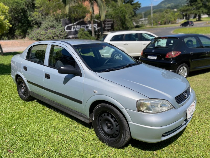 ASTRA 1.8 MPFI GL SEDAN 8V GASOLINA 4P MANUAL - 2001 - BOM PRINCíPIO