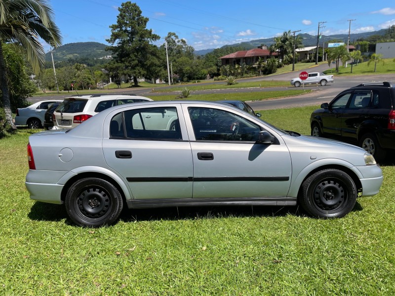 ASTRA 1.8 MPFI GL SEDAN 8V GASOLINA 4P MANUAL - 2001 - BOM PRINCíPIO