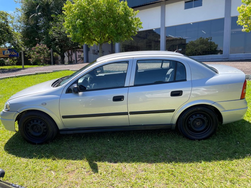 ASTRA 1.8 MPFI GL SEDAN 8V GASOLINA 4P MANUAL - 2001 - BOM PRINCíPIO