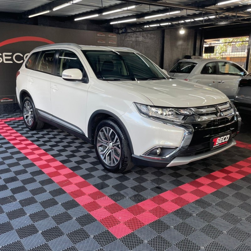 OUTLANDER 2.0 COMFORT 16V GASOLINA 4P AUTOMÁTICO - 2018 - PASSO FUNDO