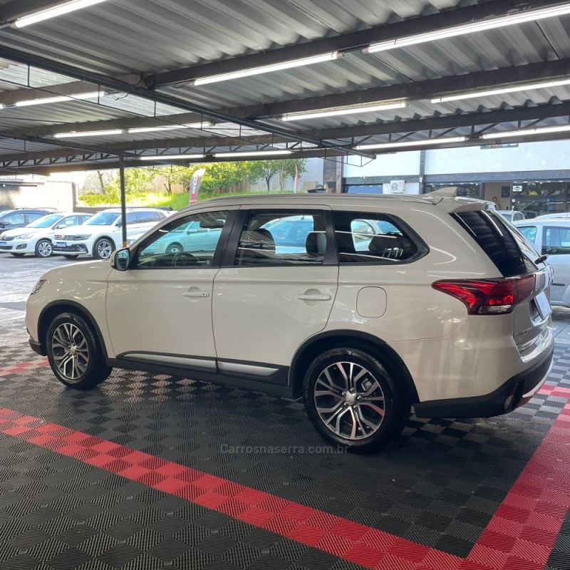 OUTLANDER 2.0 COMFORT 16V GASOLINA 4P AUTOMÁTICO - 2018 - PASSO FUNDO