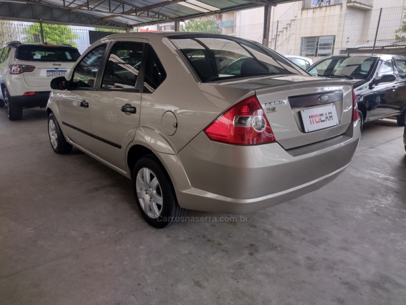 FIESTA 1.0 MPI PERSONNALITÉ SEDAN GASOLINA 4P MANUAL - 2006 - GARIBALDI