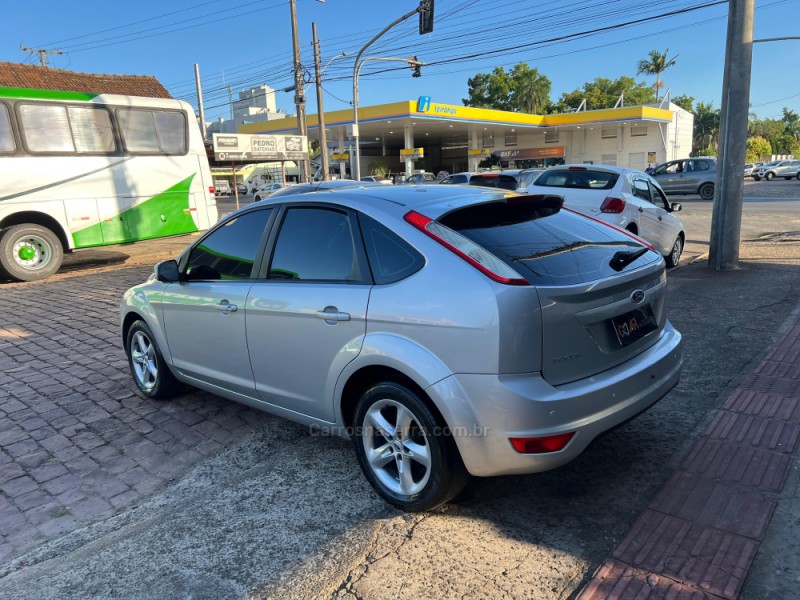 FOCUS 1.6 8V FLEX 4P MANUAL - 2010 - VENâNCIO AIRES