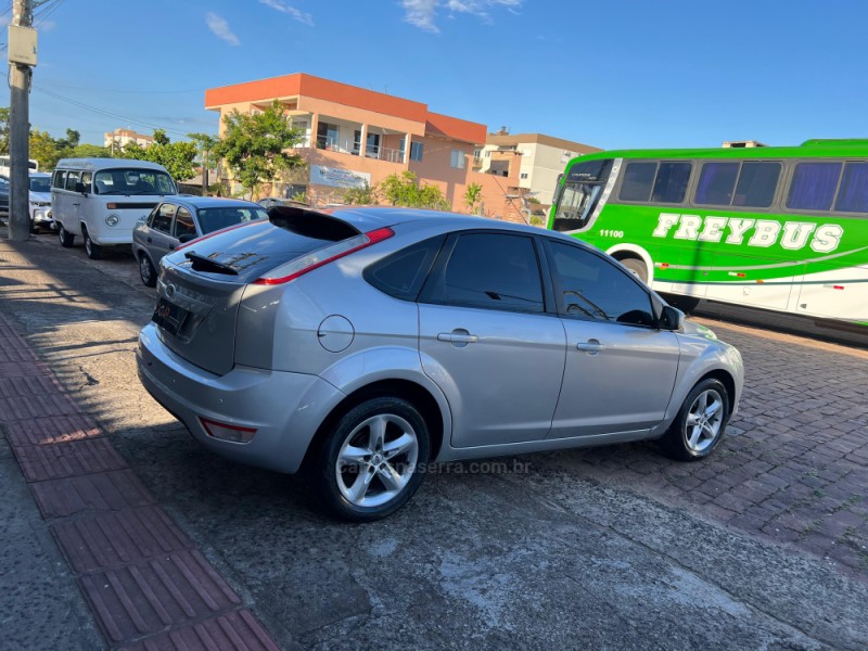 FOCUS 1.6 8V FLEX 4P MANUAL - 2010 - VENâNCIO AIRES