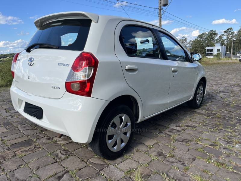 ETIOS 1.5 XS 16V FLEX 4P MANUAL - 2014 - VERANóPOLIS