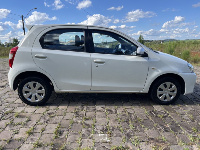 ETIOS 1.5 XS 16V FLEX 4P MANUAL - 2014 - VERANóPOLIS