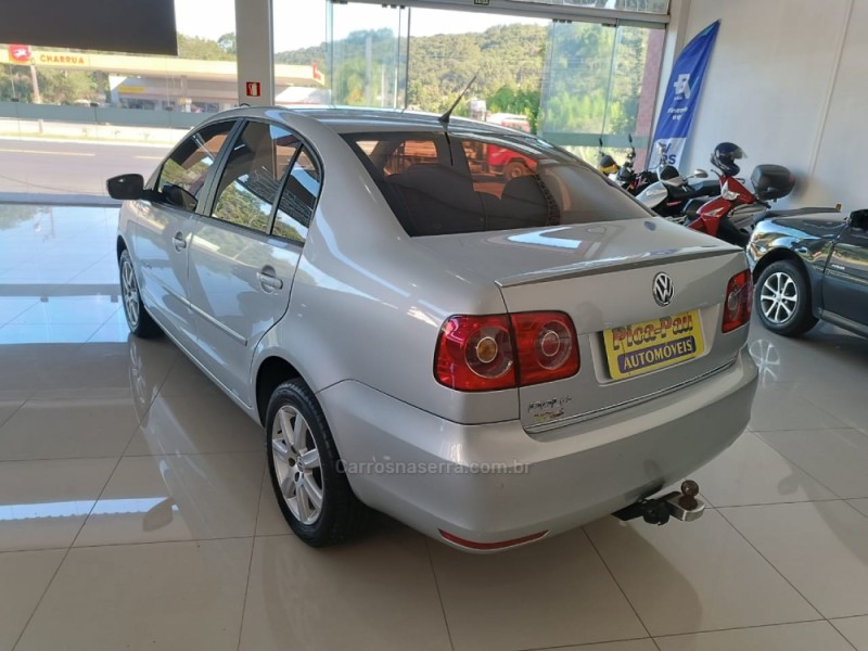 POLO SEDAN 1.6 MI COMFORTLINE 8V FLEX 4P MANUAL - 2012 - NOVA PETRóPOLIS