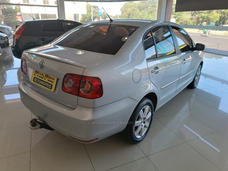 POLO SEDAN 1.6 MI COMFORTLINE 8V FLEX 4P MANUAL - 2012 - NOVA PETRóPOLIS