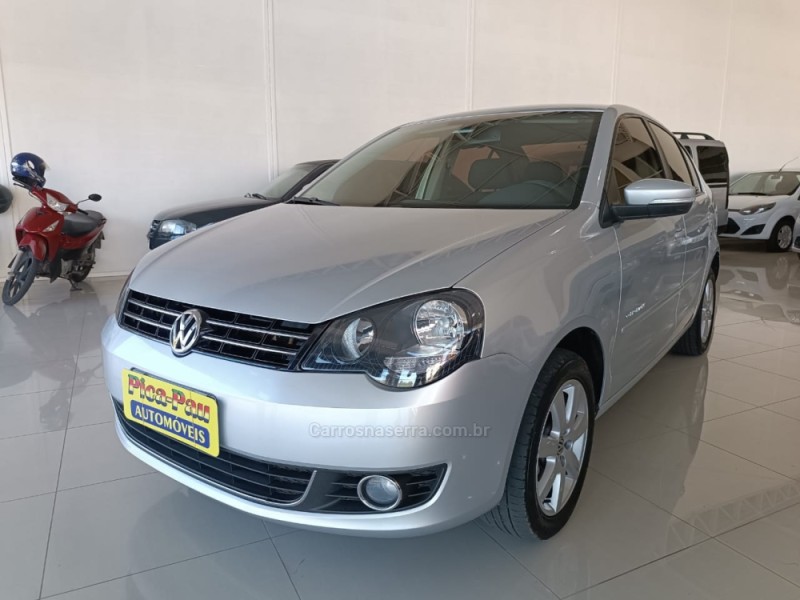 POLO SEDAN 1.6 MI COMFORTLINE 8V FLEX 4P MANUAL - 2012 - NOVA PETRóPOLIS