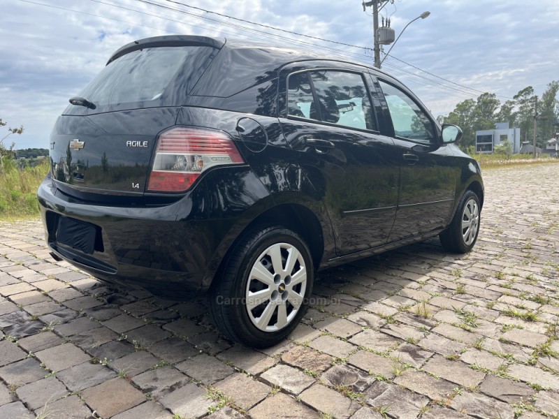 AGILE 1.4 MPFI LT 8V FLEX 4P MANUAL - 2011 - VERANóPOLIS