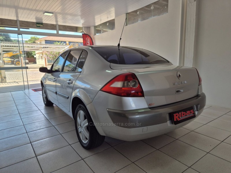 MÉGANE 1.6 DYNAMIQUE 16V FLEX 4P MANUAL - 2008 - NãO-ME-TOQUE