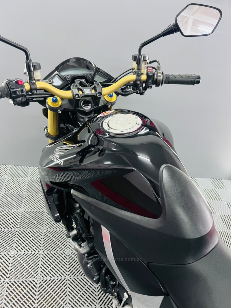 CB 1000R  - 2015 - CAMPO BOM