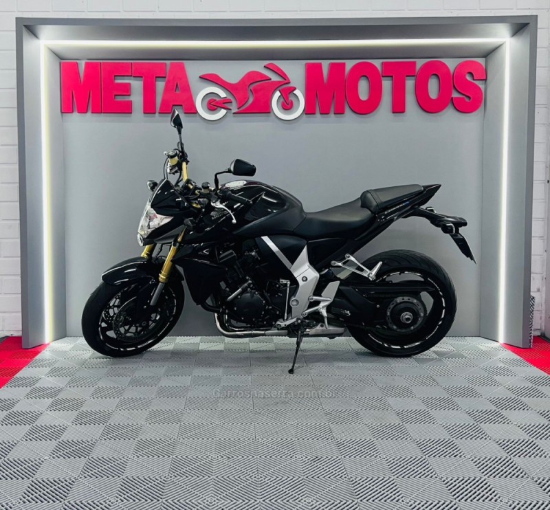 CB 1000R  - 2015 - CAMPO BOM