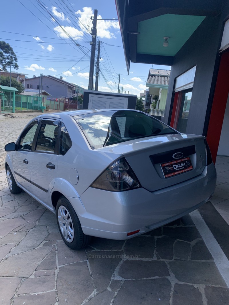 FIESTA 1.6 SE SEDAN 16V FLEX 4P MANUAL - 2011 - CAXIAS DO SUL