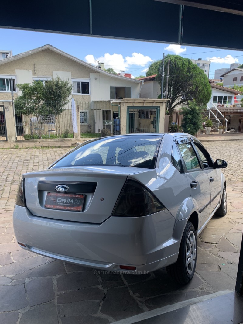 FIESTA 1.6 SE SEDAN 16V FLEX 4P MANUAL - 2011 - CAXIAS DO SUL