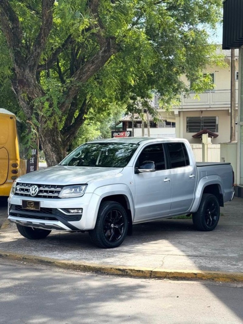 AMAROK 3.0 V6 TDI HIGHLINE CD DIESEL 4MOTION AUTOMÁTICO - 2018 - MONTENEGRO