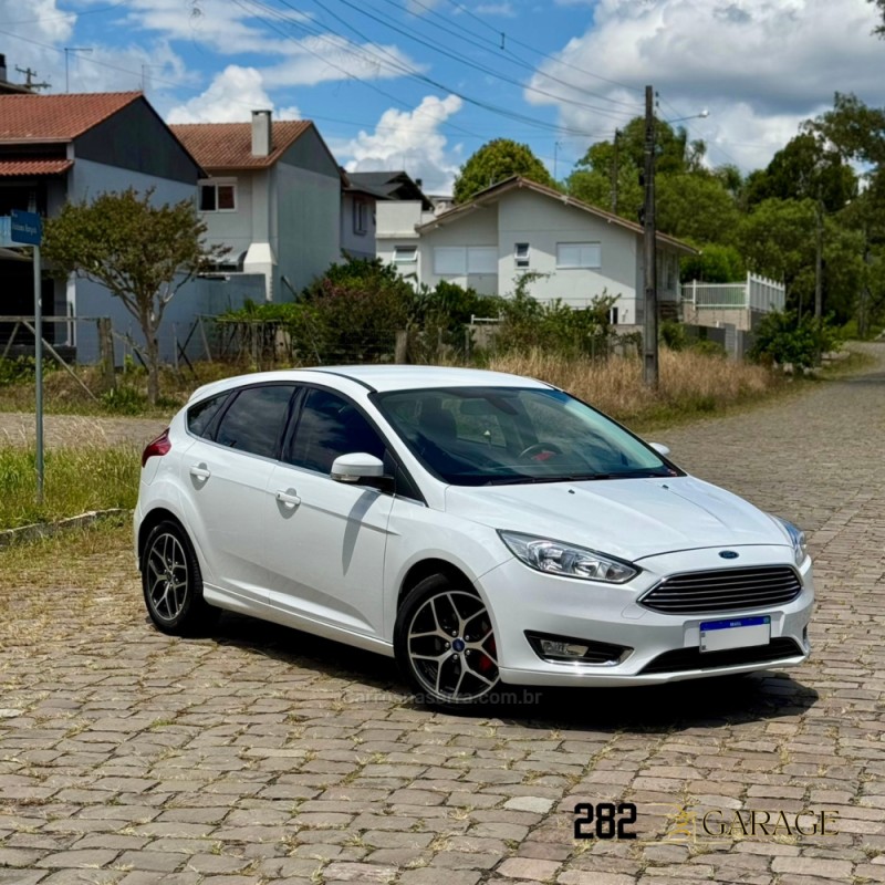 FOCUS 2.0 TITANIUM HATCH 16V FLEX 4P AUTOMÁTICO