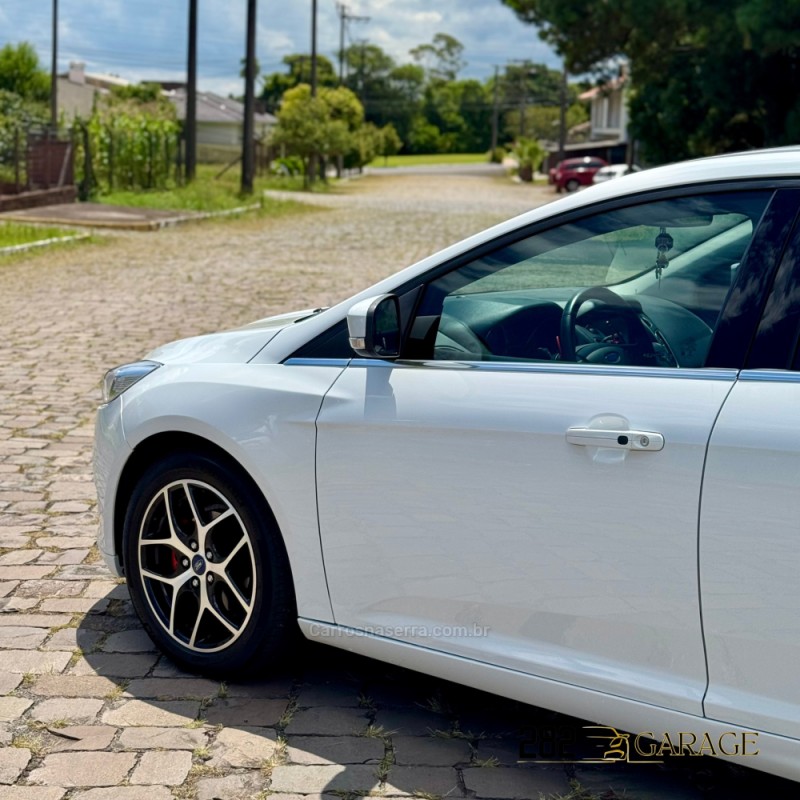 FOCUS 2.0 TITANIUM HATCH 16V FLEX 4P AUTOMÁTICO - 2016 - FARROUPILHA