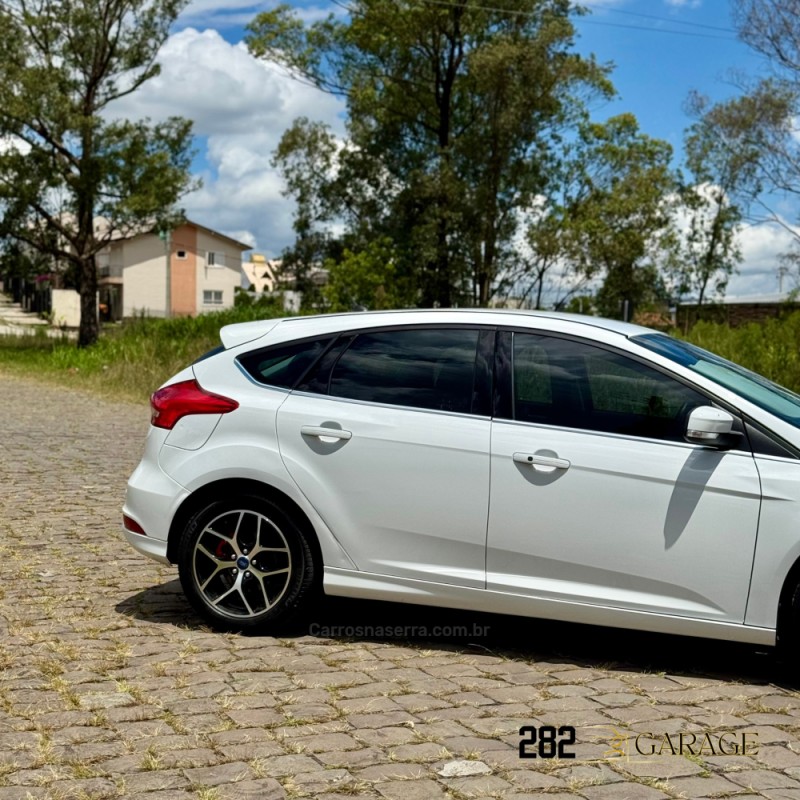 FOCUS 2.0 TITANIUM HATCH 16V FLEX 4P AUTOMÁTICO - 2016 - FARROUPILHA