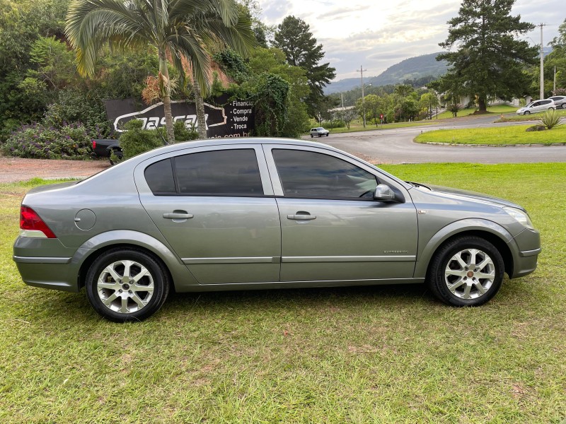 VECTRA 2.0 MPFI EXPRESSION 8V 140CV FLEX 4P MANUAL - 2008 - BOM PRINCíPIO