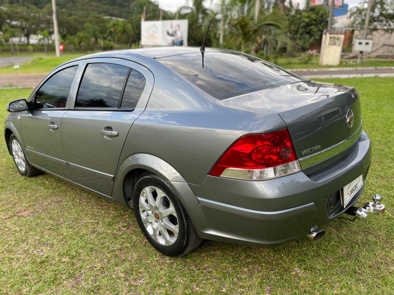 VECTRA 2.0 MPFI EXPRESSION 8V 140CV FLEX 4P MANUAL - 2008 - BOM PRINCíPIO