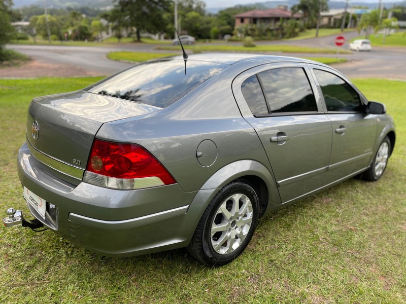 VECTRA 2.0 MPFI EXPRESSION 8V 140CV FLEX 4P MANUAL - 2008 - BOM PRINCíPIO