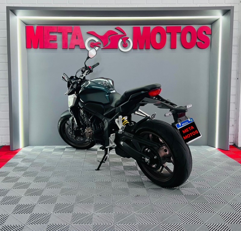 CB 650R  - 2023 - CAMPO BOM