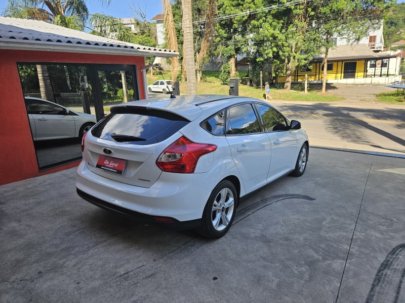 FOCUS 1.6 SE HATCH 16V FLEX 4P AUTOMÁTICO - 2014 - CAXIAS DO SUL