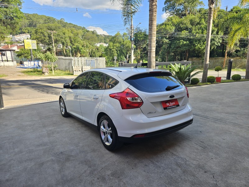 FOCUS 1.6 SE HATCH 16V FLEX 4P AUTOMÁTICO - 2014 - CAXIAS DO SUL