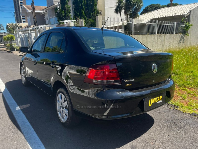 VOYAGE 1.0 MI 8V FLEX 4P MANUAL - 2011 - PASSO FUNDO