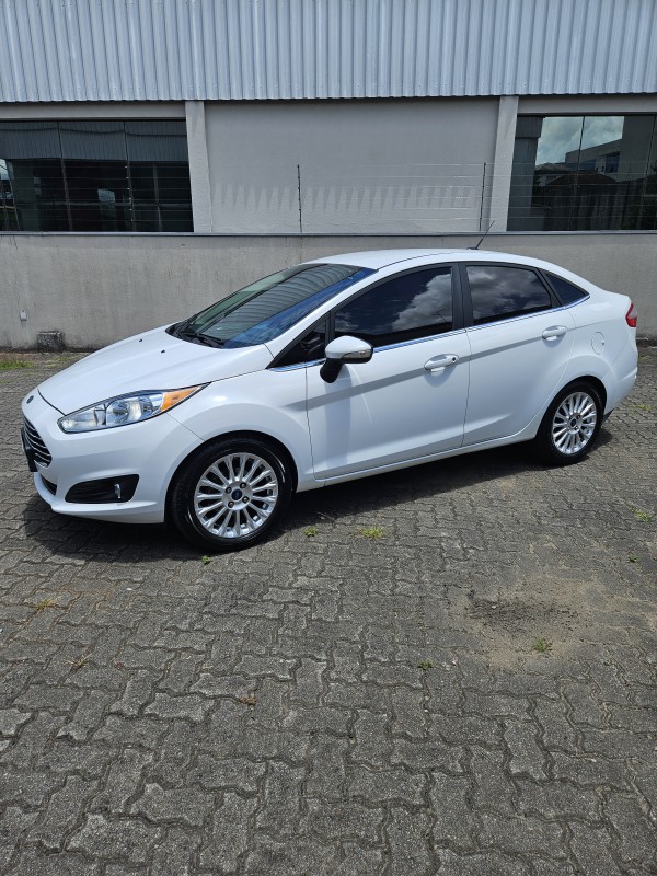 FIESTA 1.6 TITANIUM SEDAN 16V FLEX 4P AUTOMÁTICO - 2014 - FARROUPILHA