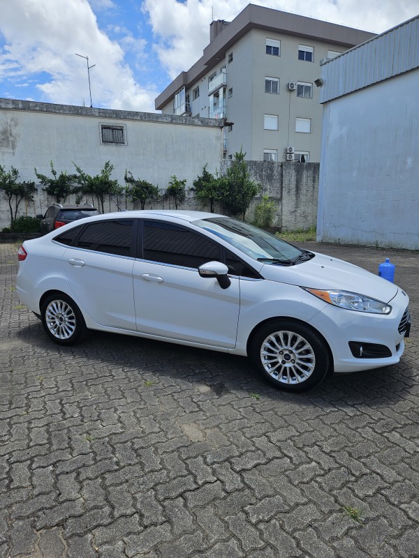 FIESTA 1.6 TITANIUM SEDAN 16V FLEX 4P AUTOMÁTICO - 2014 - FARROUPILHA