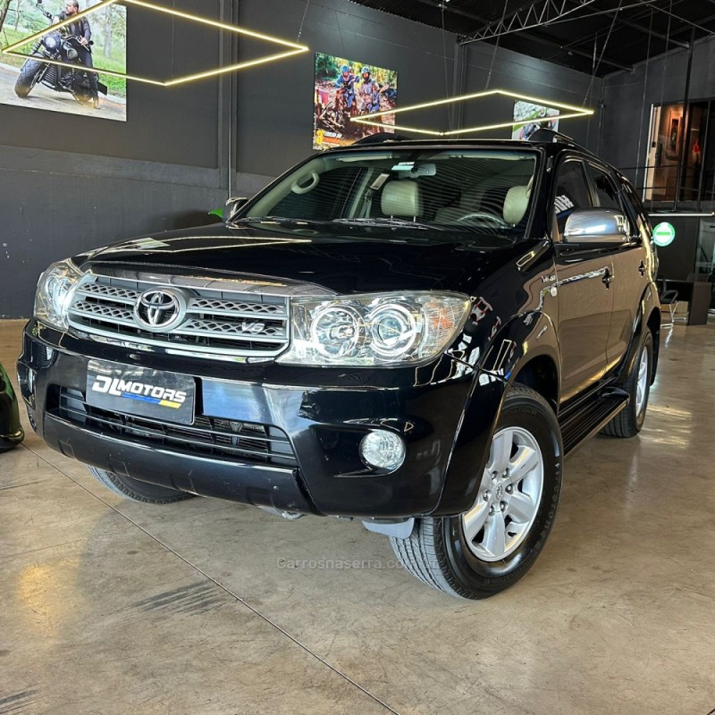 HILUX SW4 4.0 SRX 4X4 7 LUGARES V6 24V GASOLINA 4P AUTOMÁTICO - 2009 - LAJEADO