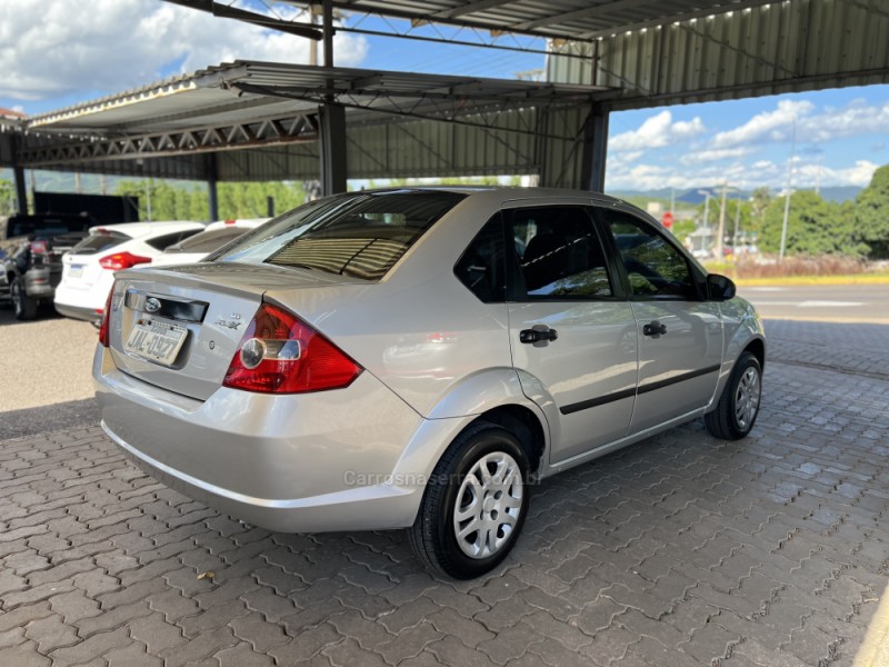 FIESTA 1.6 ROCAM SEDAN 8V FLEX 4P MANUAL - 2005 - BOM PRINCíPIO