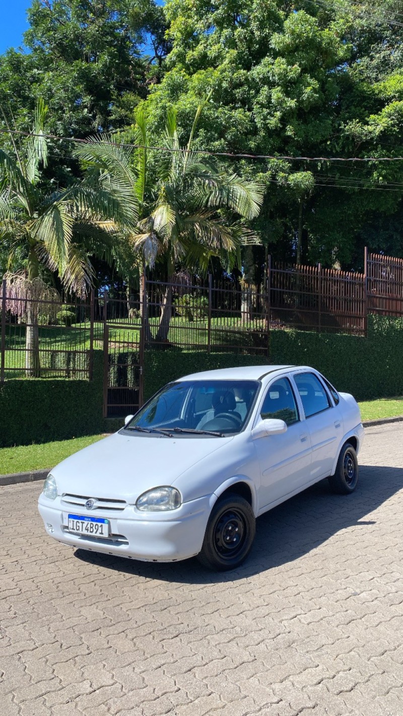 CORSA 1.6 MPFI GL SEDAN 8V GASOLINA 4P MANUAL