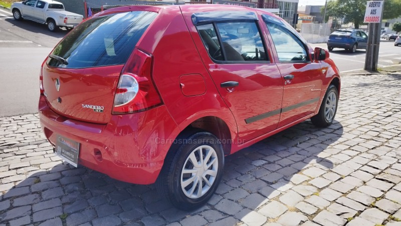 SANDERO 1.0 AUTHENTIQUE 8V FLEX 4P MANUAL - 2011 - FARROUPILHA