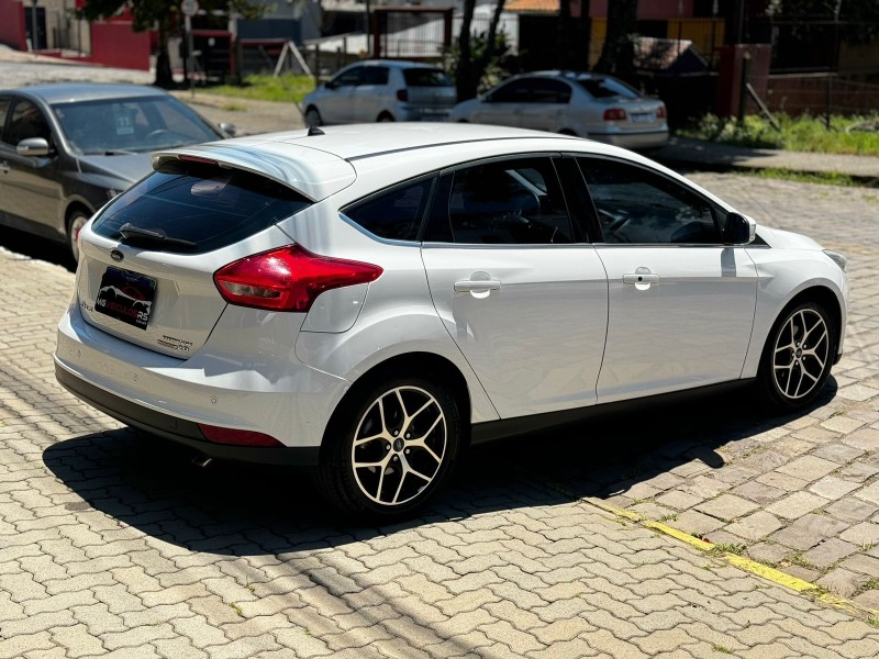 FOCUS 2.0 TITANIUM HATCH 16V FLEX 4P AUTOMÁTICO - 2016 - CAXIAS DO SUL