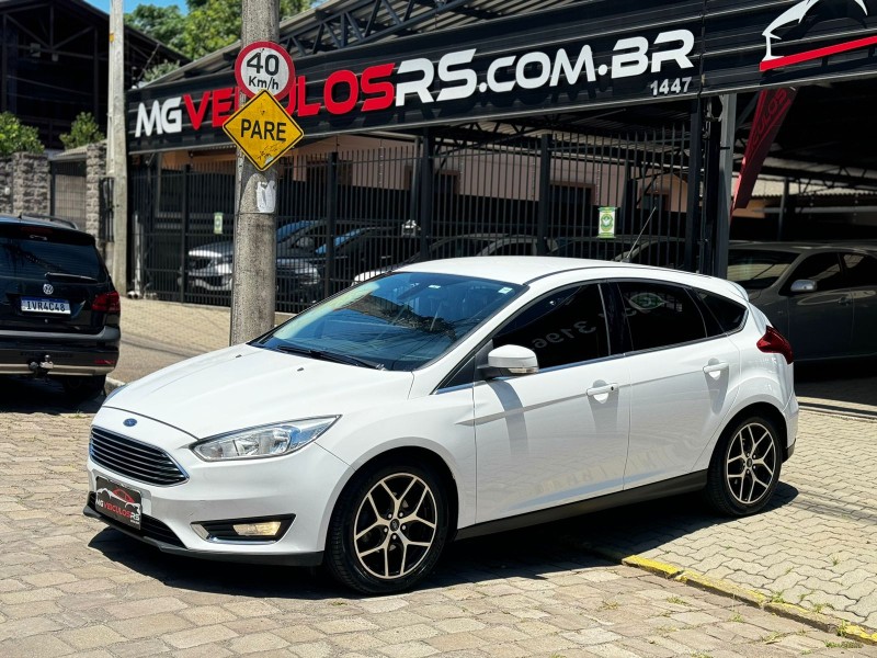 FOCUS 2.0 TITANIUM HATCH 16V FLEX 4P AUTOMÁTICO