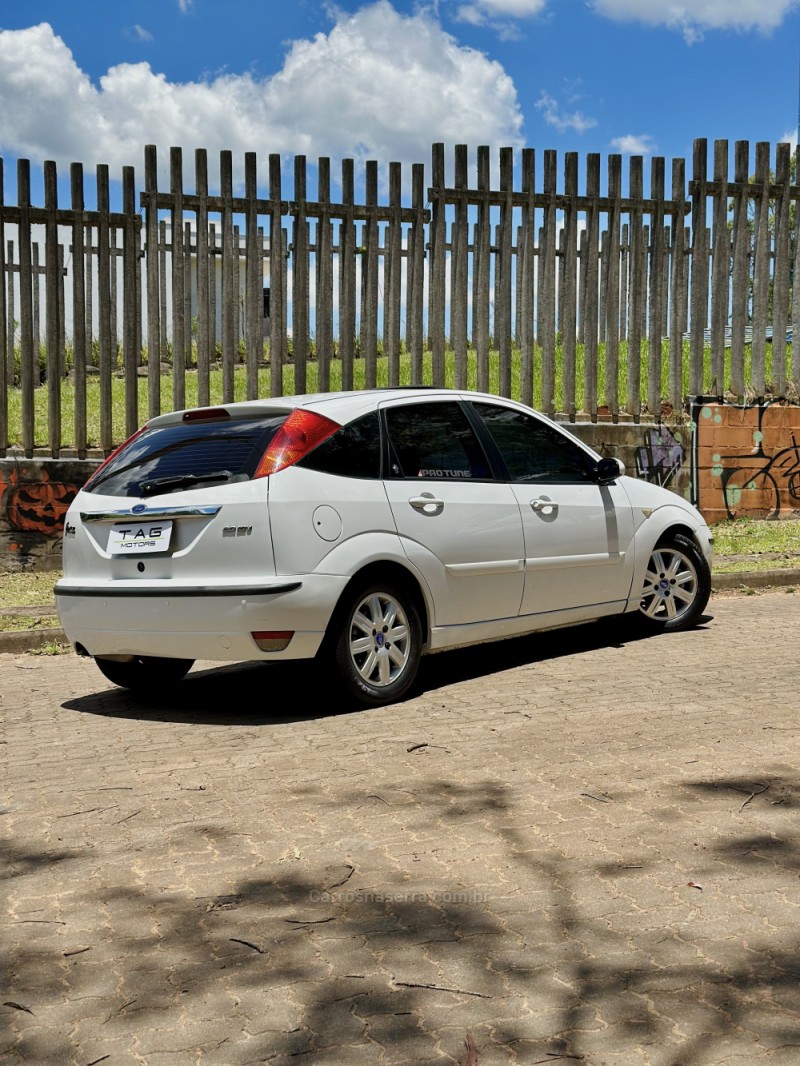 FOCUS 2.0 GHIA 16V FLEX 4P MANUAL - 2008 - CAMPO BOM