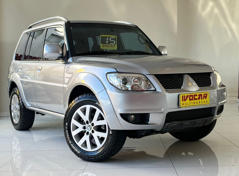 PAJERO TR4 2.0 4X2 16V 140CV FLEX 4P MANUAL - 2015 - VACARIA