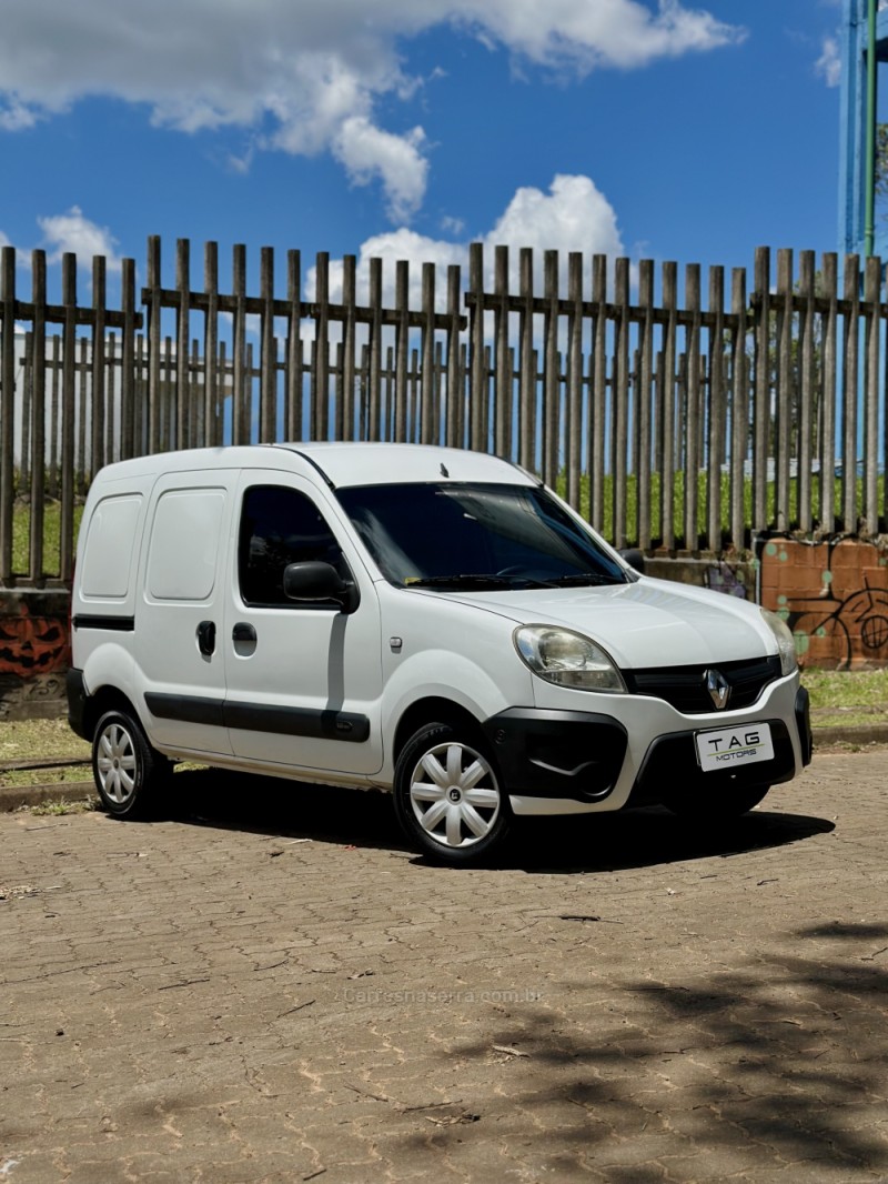 KANGOO 1.6 EXPRESS 16V FLEX 3P MANUAL - 2018 - CAMPO BOM