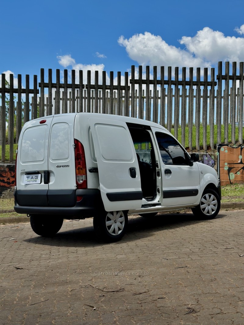 KANGOO 1.6 EXPRESS 16V FLEX 3P MANUAL - 2018 - CAMPO BOM