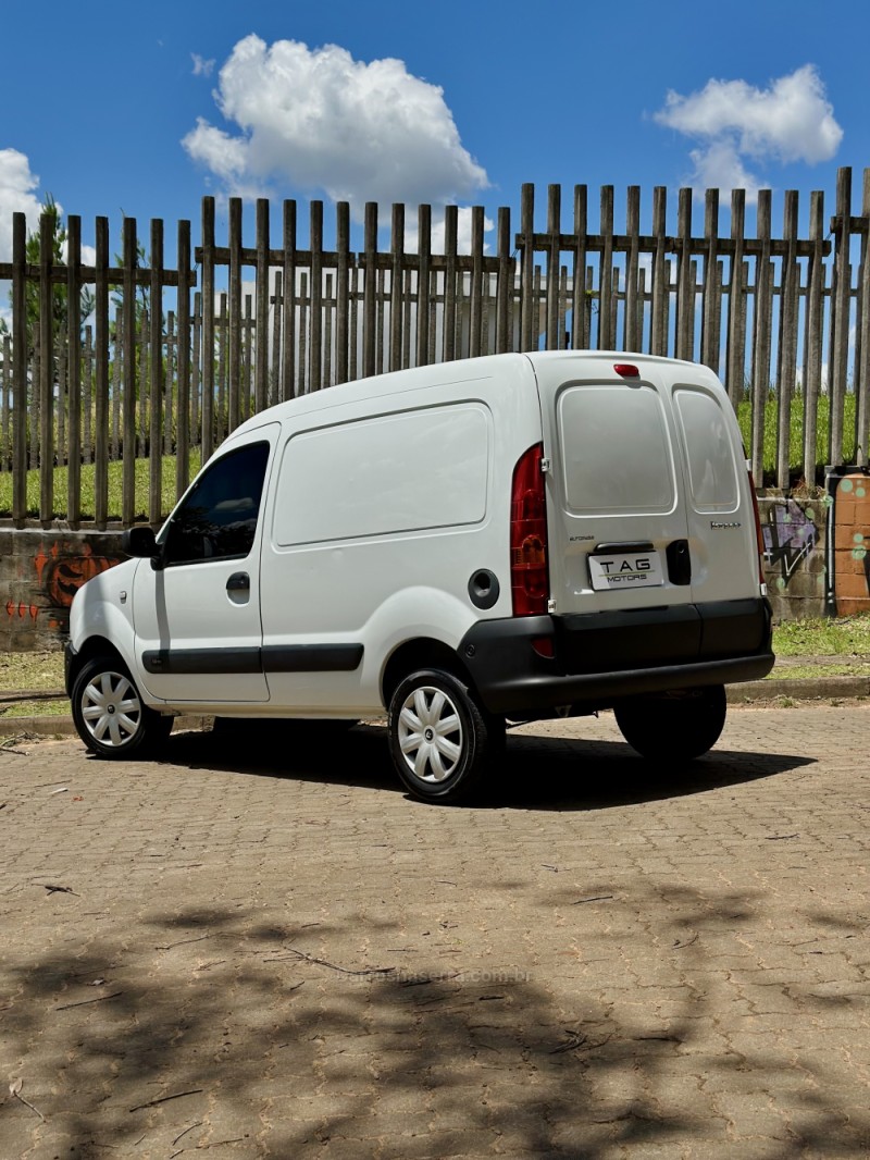 KANGOO 1.6 EXPRESS 16V FLEX 3P MANUAL - 2018 - CAMPO BOM