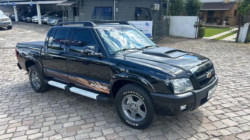 S10 2.4 MPFI RODEIO 4X2 CD 8V FLEX 4P MANUAL - 2011 - FARROUPILHA