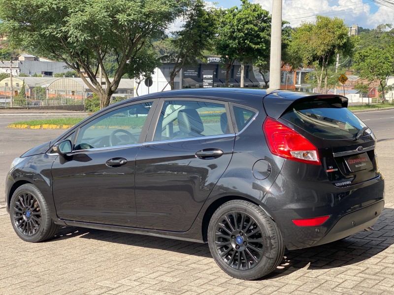 FIESTA 1.6 TITANIUM HATCH 16V FLEX 4P AUTOMÁTICO - 2014 - CAXIAS DO SUL