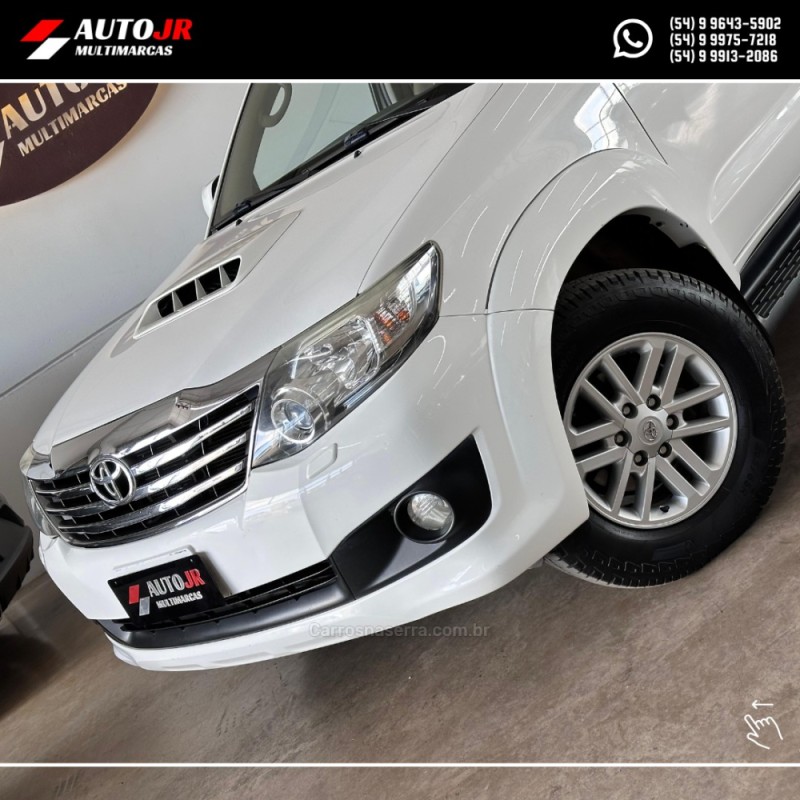 HILUX SW4 3.0 SRV 4X4 7 LUGARES 16V TURBO INTERCOOLER DIESEL 4P AUTOMÁTICO - 2013 - VACARIA